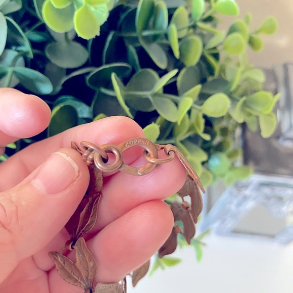 Vintage Estate Solid copper leaf bracelet. Measures 7” in length and 1/2” wide - Picture 3 of 5